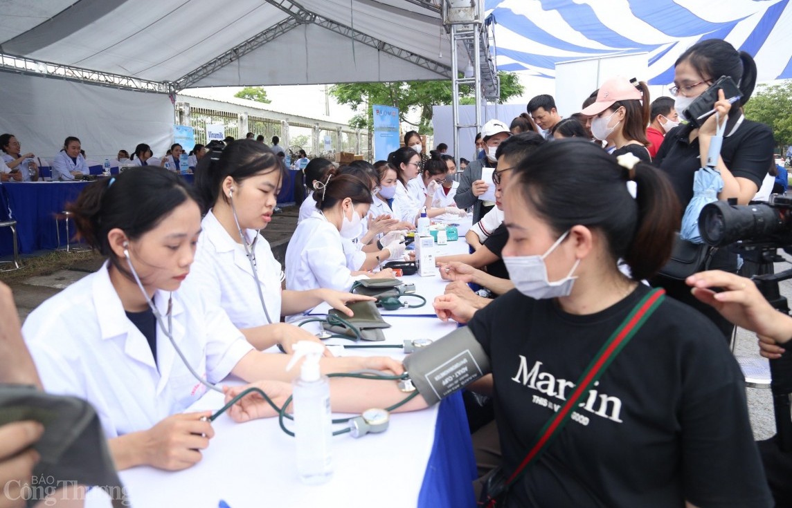 Thanh Hóa: Hàng ngàn thanh niên công nhân được khám chữa bệnh miễn phí