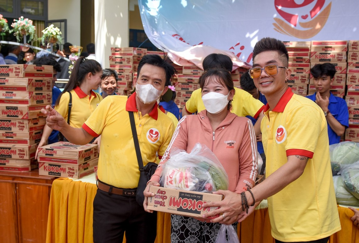 Quảng Ngãi Chương trình đã trao 1.000 phần quà tại huyện Trà Bồng - (Ảnh: Ban tổ chức cung cấp).