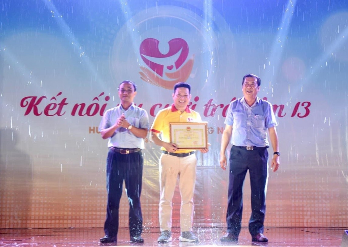 Quảng Ngãi: "Kết nối nụ cười trái tim" lan tỏa yêu thương tại huyện Trà Bồng