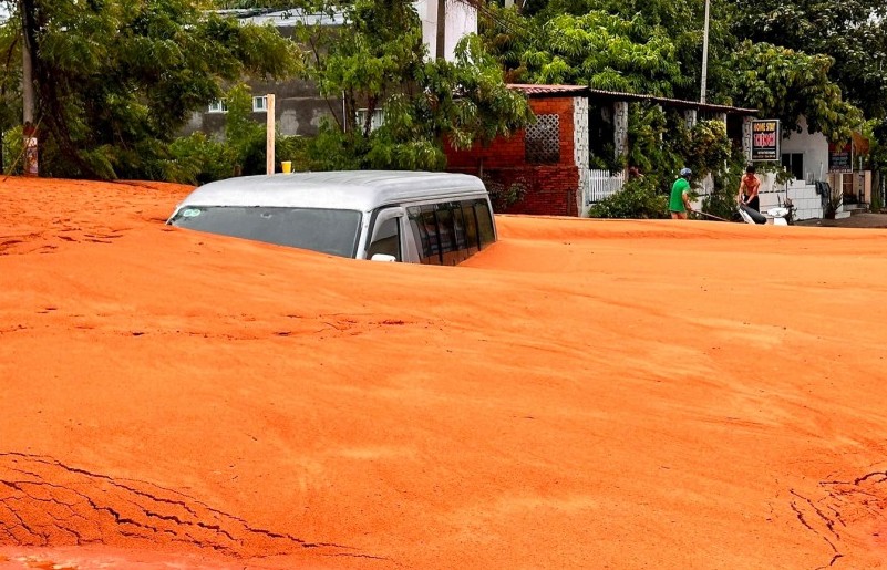 Bình Thuận: Tập trung lực lượng khắc phục sự cố tràn cát ở TP. Phan Thiết