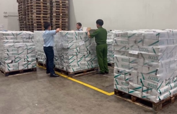 Hà Nội: Tạm giữ 11,9 tấn thực phẩm nghi nhập lậu tại kho lạnh huyện Mê Linh