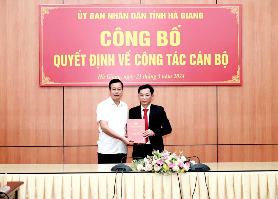 Hà Giang công bố quyết định về công tác cán bộ