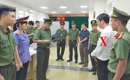 Bắt nguyên Giám đốc Chi nhánh Văn phòng đăng ký đất đai TP. Sầm Sơn