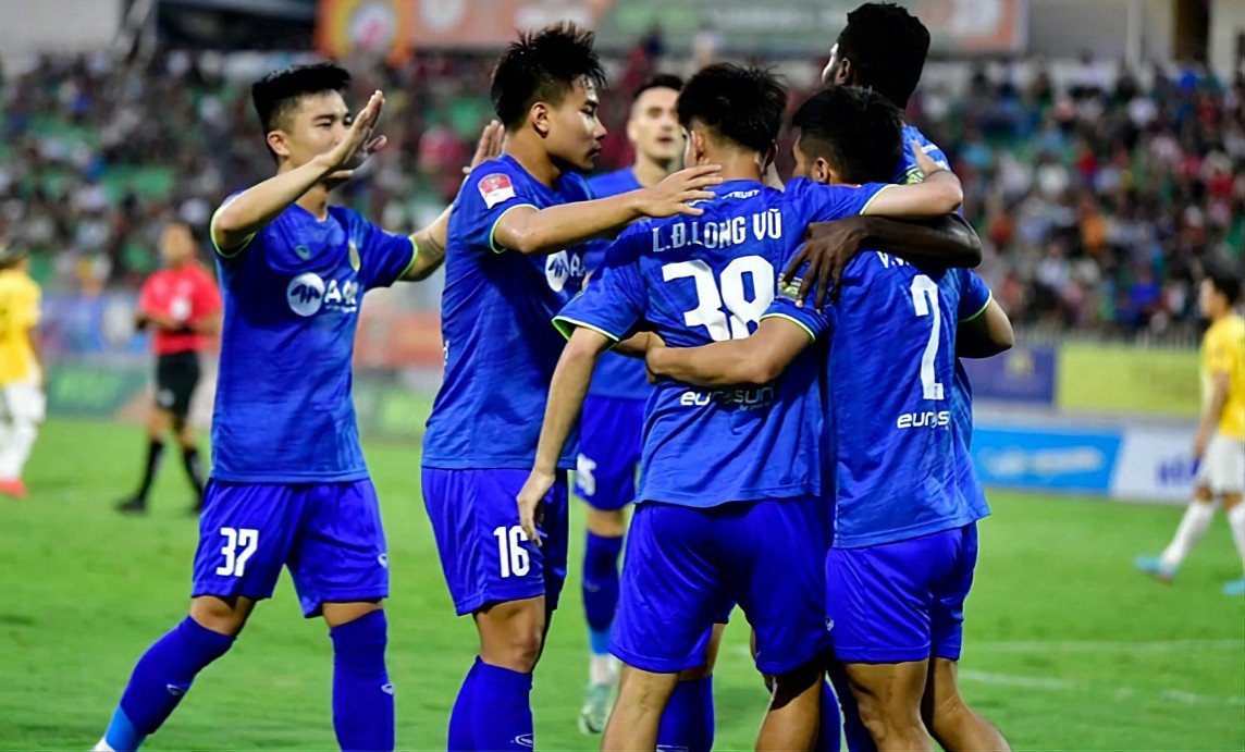 Bảng xếp hạng vòng 20 V-League 2023/2024 ngày 23/5: Nam Định thua sốc, SLNA khiến cuộc đua trụ hạng gay cấn