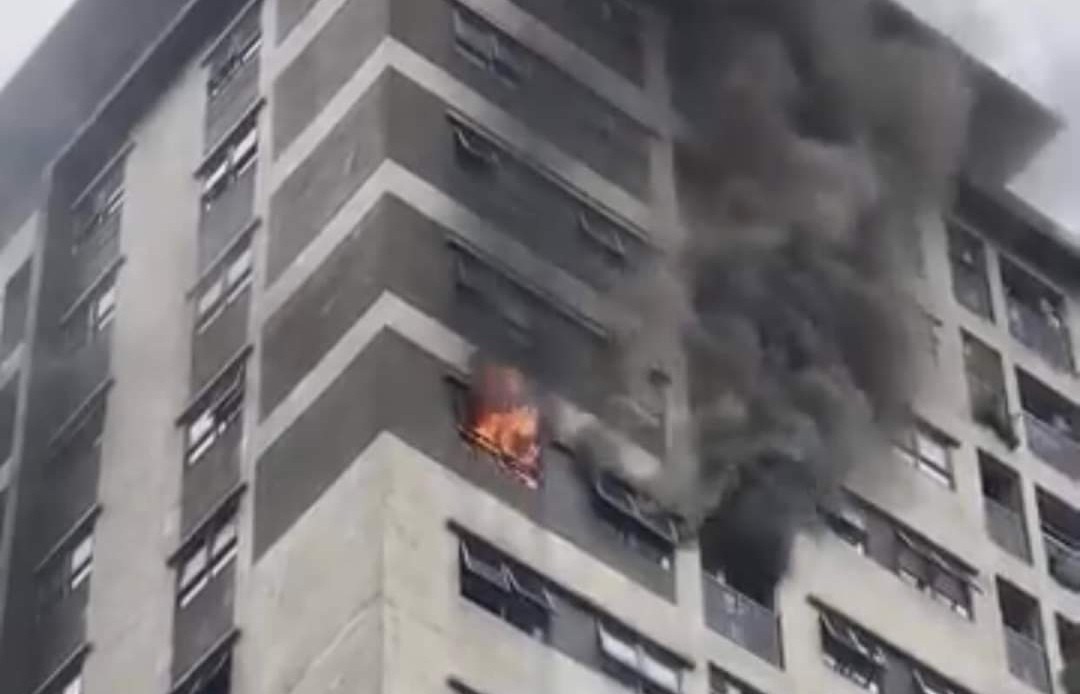 Vì sao căn hộ tầng 14 chung cư The Vesta bốc cháy, khiến nhiều người hoảng sợ?