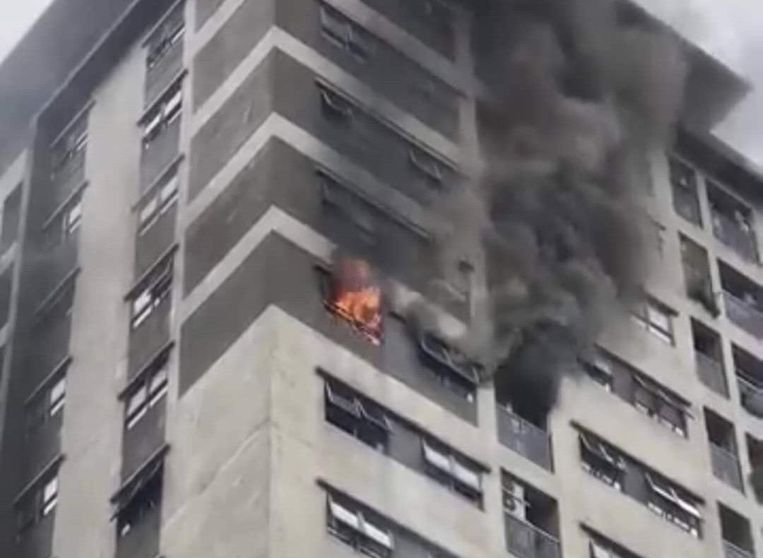 Vì sao căn hộ tầng 14 chung cư The Vesta bốc cháy, khiến nhiều người hoảng sợ?