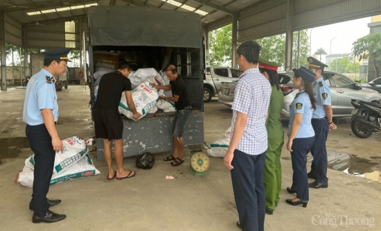 Thanh Hóa: Phát hiện xe tải chở gần 2 tấn bì lợn bốc mùi hôi thối