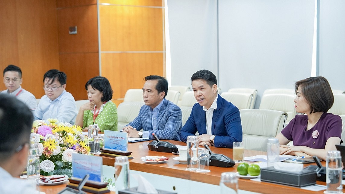 Tổng Giám đốc PV GAS Phạm Văn Phong chủ trì cuộc họp
