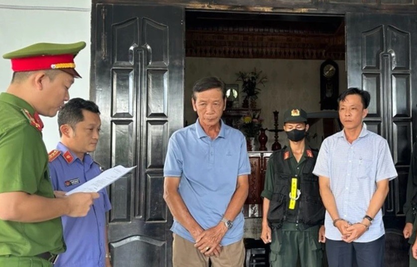 Bình Thuận: Bắt 2 cán bộ "bảo kê" khai thác khoáng sản trái phép