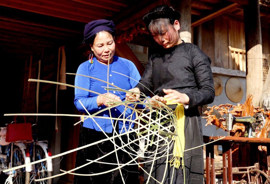 Lào Cai: Nghề đan lát, dệt thổ cẩm và làm cốm tại huyện Bảo Yên được công nghận nghề truyền thống