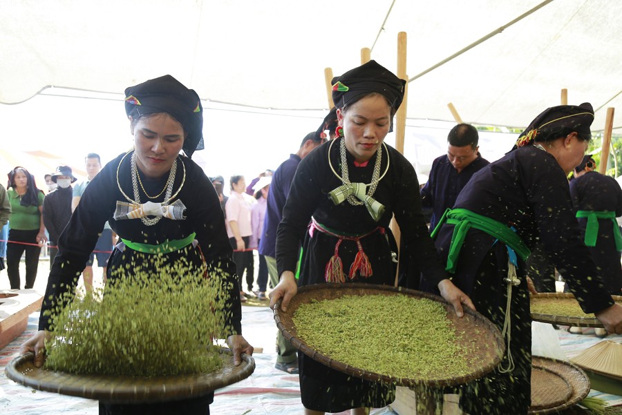 Lào Cai: Nghề đan lát, dệt thổ cẩm và làm cốm tại huyện Bảo Yên được công nghận nghề truyền thống