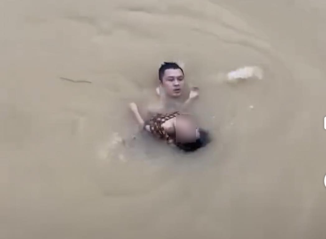 Quảng Trị: Xuất hiện người hùng lao mình xuống sông Hiếu cứu bé gái 7 đuối nước