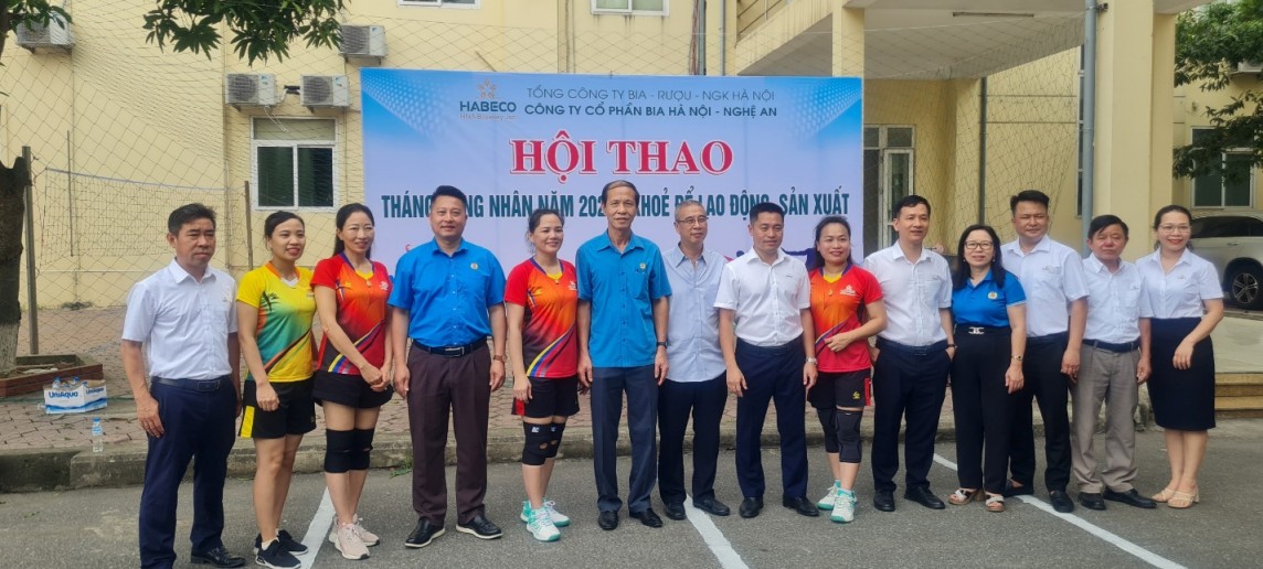 Công đoàn Công Thương Việt Nam tặng quà người lao động Công ty cổ phần Bia Hà Nội – Nghệ An