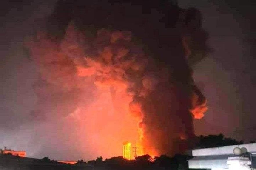 Ninh Bình: Cháy lớn thiêu rụi một nhà xưởng rộng hàng nghìn m2