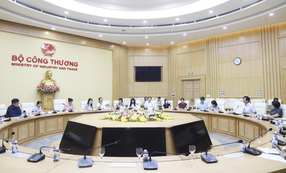 Thứ trưởng Nguyễn Sinh Nhật Tân chủ trì họp Ban soạn thảo bổ sung một số diều