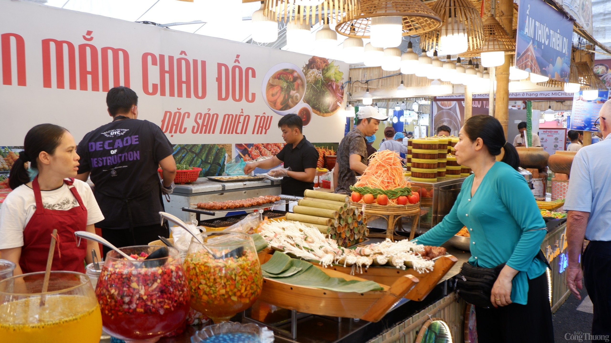 TP. Hồ Chí Minh: Đa dạng ẩm thực vùng miền tại Lễ hội sông nước 2024