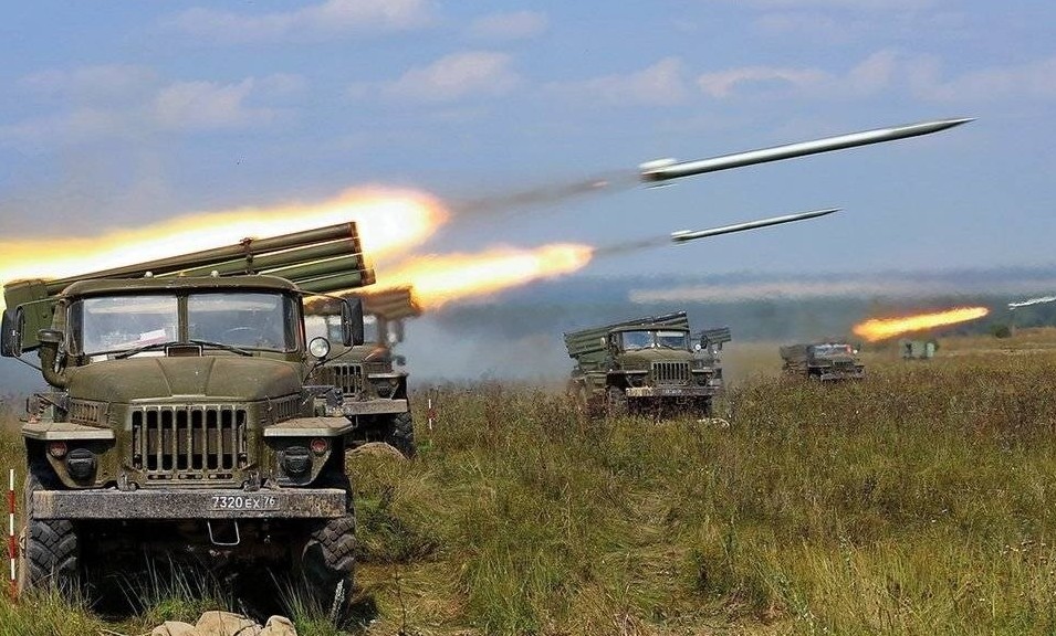 Cận cảnh pháo phản lực Nga “khạc lửa” đánh bay các mục tiêu ở Ukraine