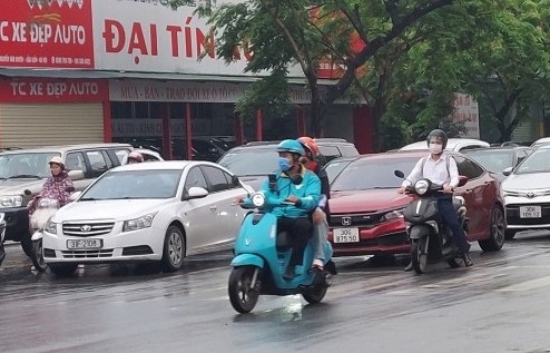 Thời tiết hôm nay ngày 5/6/2024: Bắc Bộ, Thanh Hóa có mưa dông lốc sét; Nam Bộ nắng nóng
