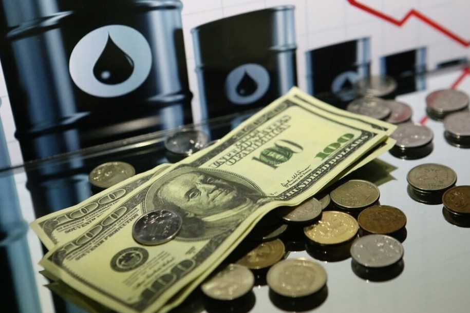 Giá dầu thế giới “lao dốc” trong bối cảnh OPEC+ gia hạn cắt giảm sản lượng