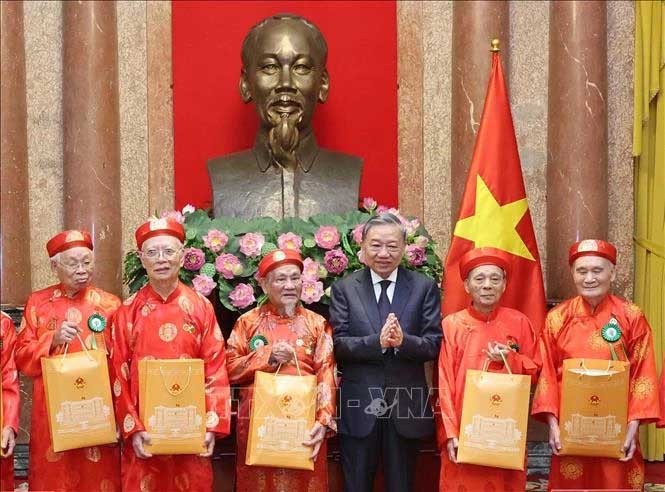 Chủ tịch nước Tô Lâm gặp mặt người cao tuổi, cán bộ Hội Người cao tuổi tiêu biểu