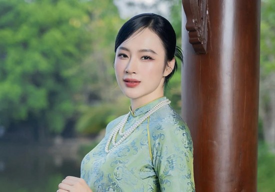 Angela Phương Trinh xin lỗi, xóa bài đăng về ông Thích Minh Tuệ