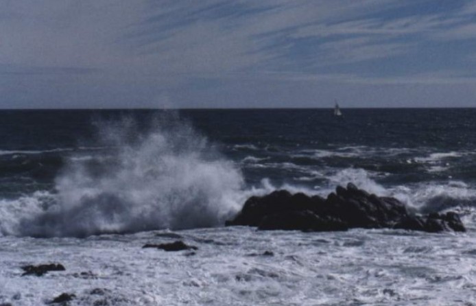 Dự báo thời tiết biển hôm nay 7/6/2024: Đang có mưa rào và dông trên biển, đề phòng sóng lớn