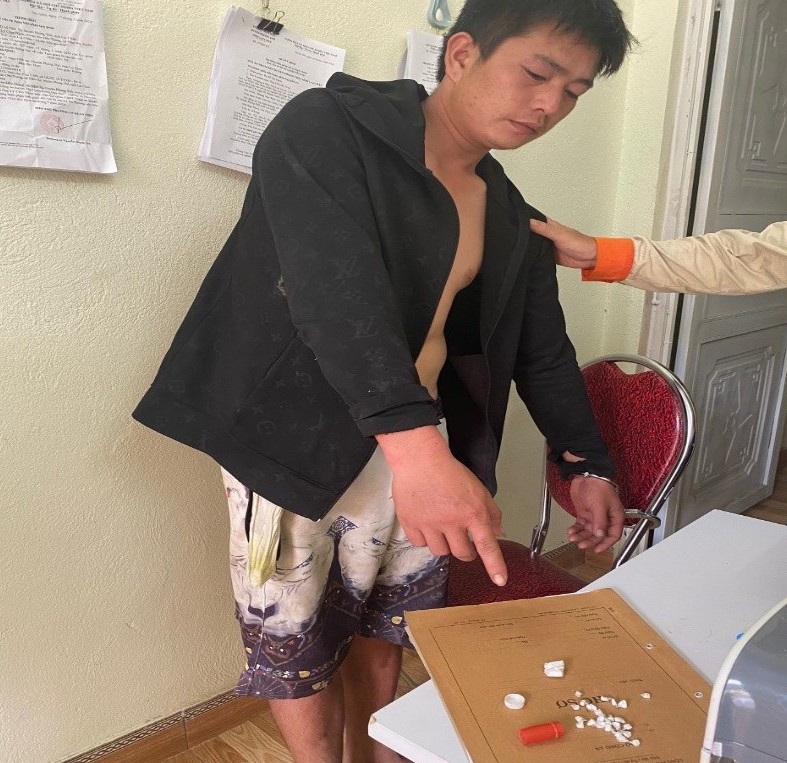 Lai Châu: Bắt đối tượng trả công cho người cày ruộng bằng heroin