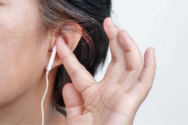 Dùng tai nghe đúng cách để không gây hại thính lực