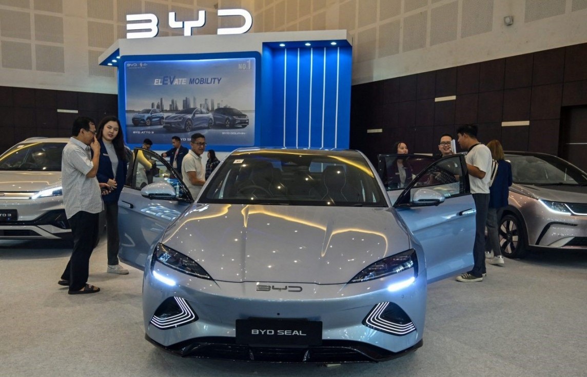 Doanh số xe sang ở Trung Quốc giảm mạnh, xe điện nội địa 