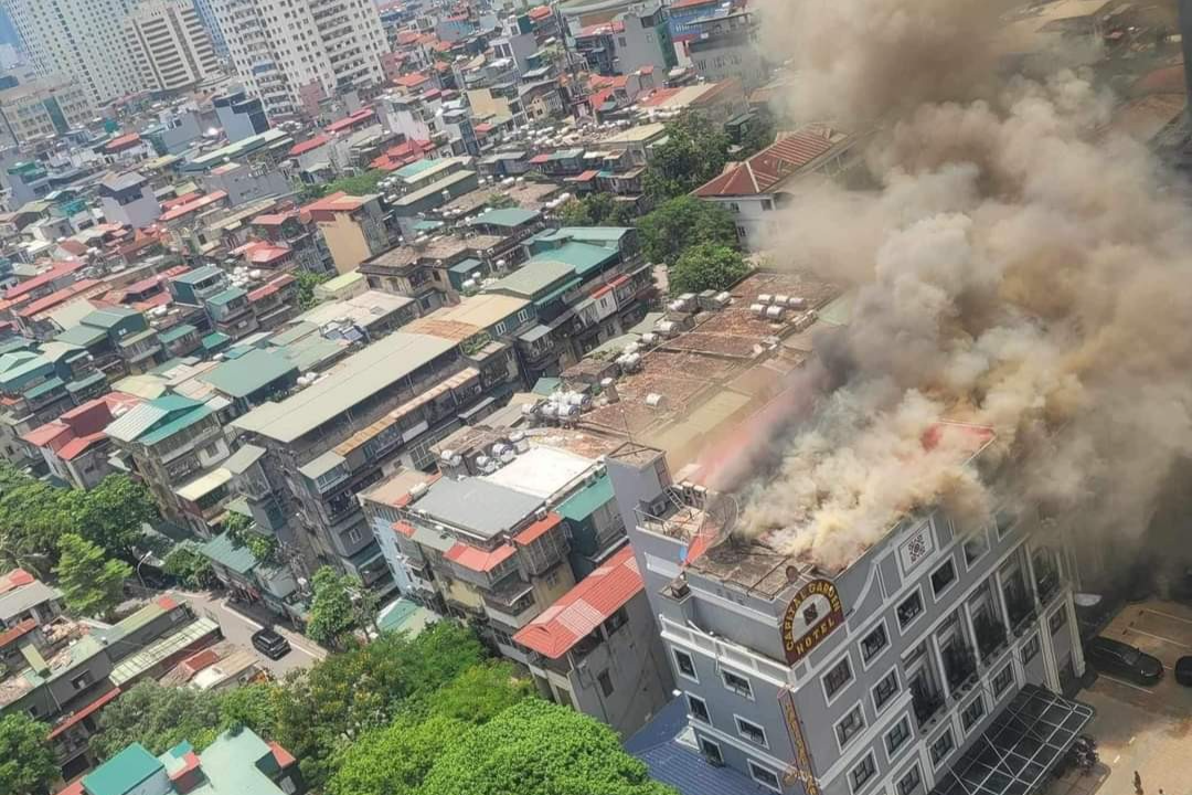Hà Nội: Cháy lớn tại khách sạn Capital