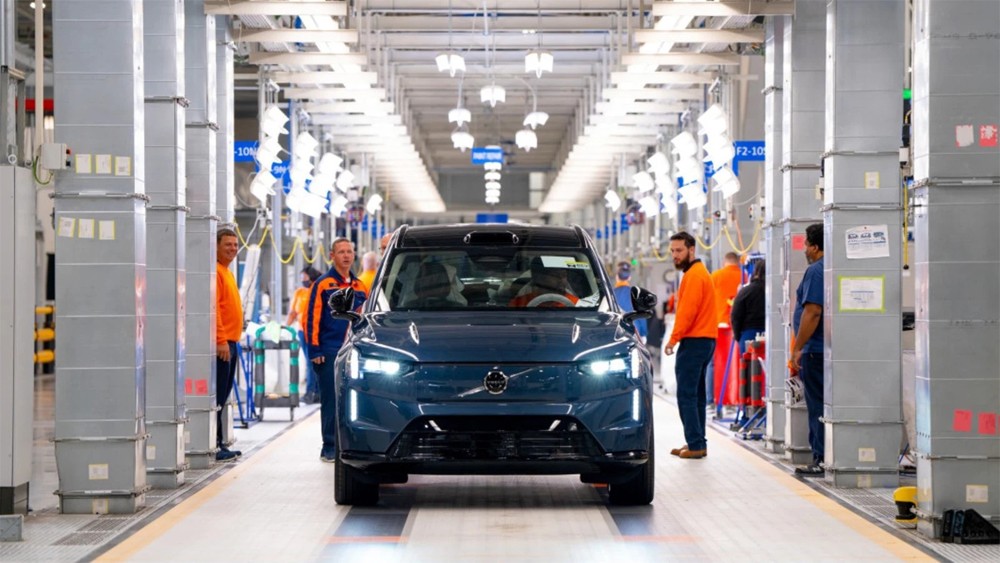 Volvo EX90 2025 bất ngờ đi vào sản xuất sau một năm 
