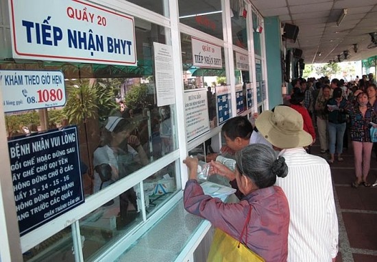 Bảo hiểm Xã hội Việt Nam đề nghị giảm thủ tục phiền hà cho người bệnh bảo hiểm y tế