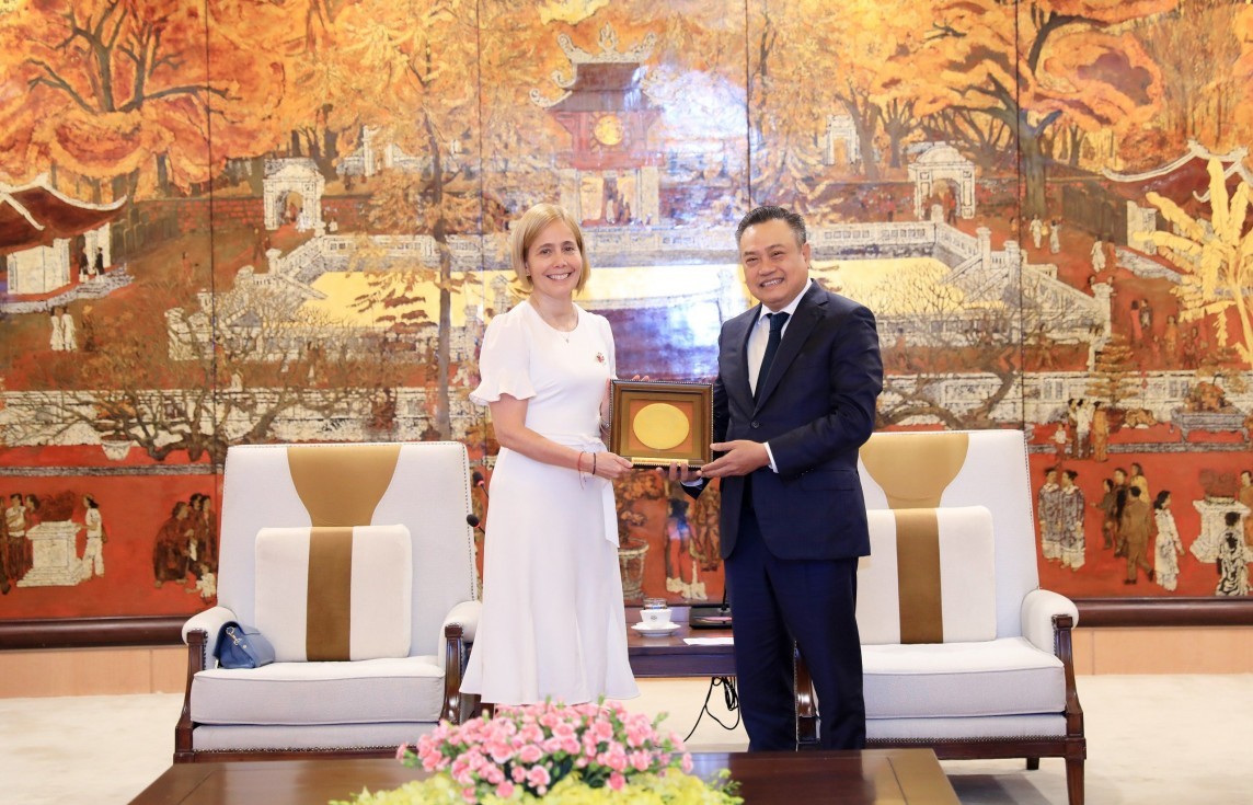 Chủ tịch UBND TP Hà Nội Trần Sỹ Thanh tiếp tân Đại sứ Peru tại Việt Nam