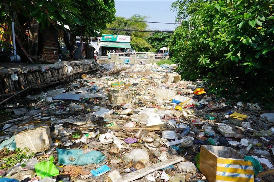 TP. Hồ Chí Minh: Yêu cầu giải quyết dứt điểm tình trạng ô nhiễm rác thải đường phố, kênh rạch