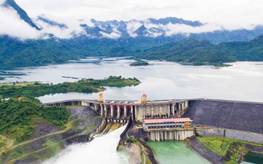 Hôm nay, hồ thủy điện Tuyên Quang mở thêm cửa xả đáy