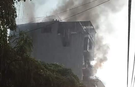 Hà Nội: Đang cháy nhà cao tầng ở quận Hoàng Mai giữa trời mưa lớn