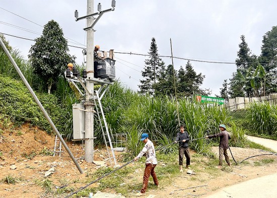 Hà Giang: Đưa điện lưới về thôn, bản nơi biên giới