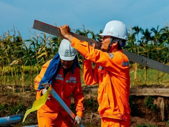 Nhu cầu sử dụng điện tăng cao, EVNNPC nỗ lực đảm bảo cung ứng điện an toàn, ổn định