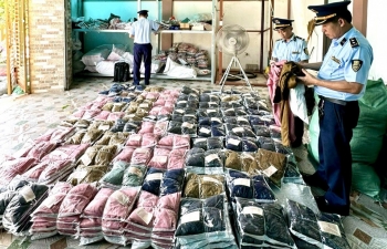 Hà Tĩnh: Thu giữ gần 1.000 áo chống nắng không rõ nguồn gốc, xuất xứ