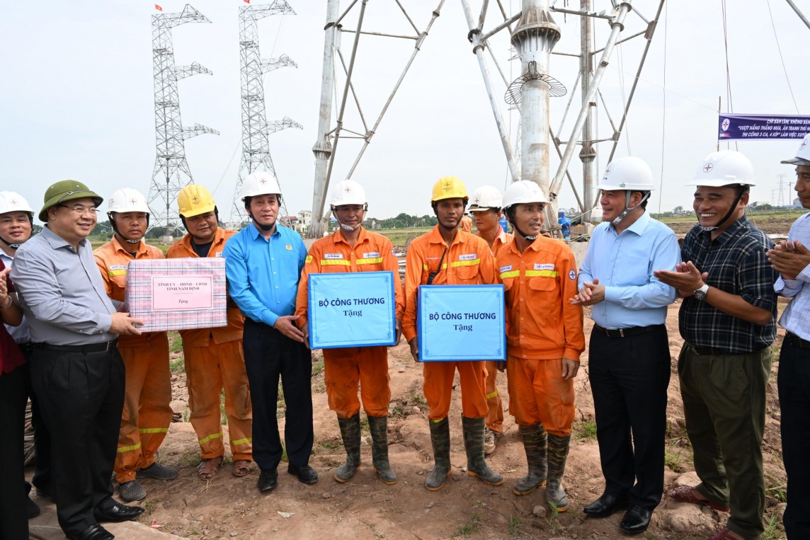 Bộ trưởng Bộ Công Thương kiểm tra tiến độ Đường dây 500 kV mạch 3 từ Thanh Hóa Phố Nối