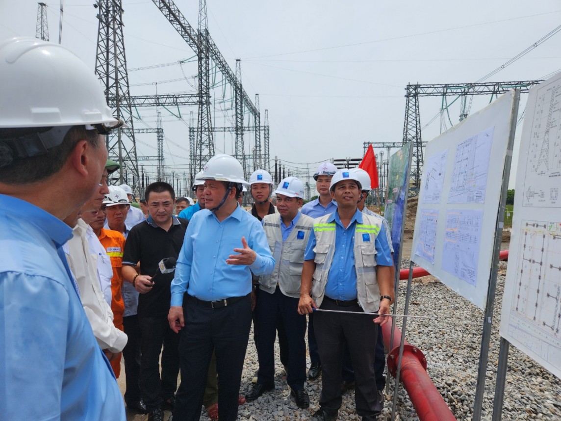 Những hình ảnh Bộ trưởng Bộ Công Thương trên công trường đường dây 500 kV mạch 3