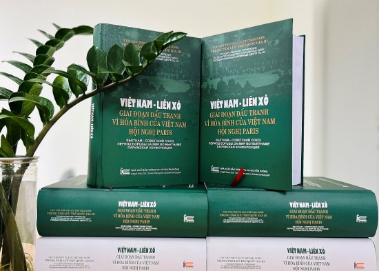 Giới thiệu sách "Việt Nam - Liên Xô: Giai đoạn đấu tranh vì hòa bình của Việt Nam. Hội nghị Paris"