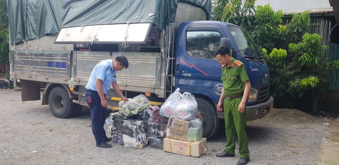 Lai Châu: Xử phạt đối tượng vận chuyển hơn 600 sản phẩm hàng hóa nhập lậu, không rõ nguồn gốc