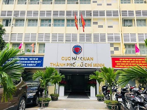 Hải Quan TP. Hồ Chí Minh thu bao nhiêu ngân sách trong 6 tháng đầu năm?