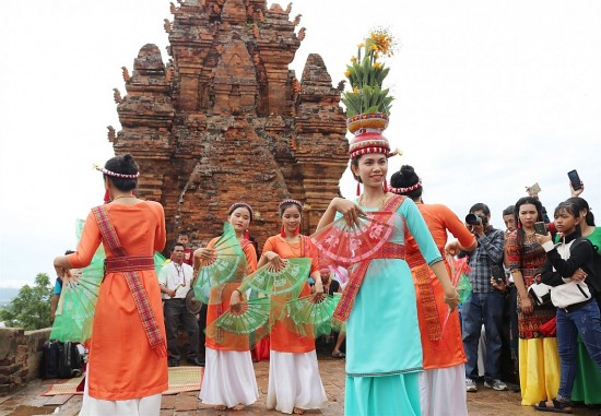 Ngày hội Văn hóa dân tộc Chăm 2024: Thu hút đầu tư du lịch khu vực Nam Bộ, Nam Trung Bộ