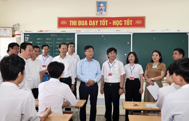 Phó Thủ tướng Lê Thành Long kiểm tra thi tốt nghiệp THPT 2024
