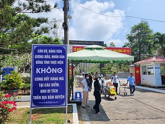 Côn Đảo nói "không" với cúng, đốt hàng mã: Hãy tôn trọng các quy định văn hóa, bảo vệ di tích