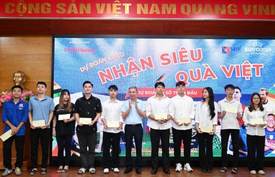 Sinh viên Trường Đại học Điện lực hào hứng tham gia Dự đoán EURO - Nhận siêu quà Việt