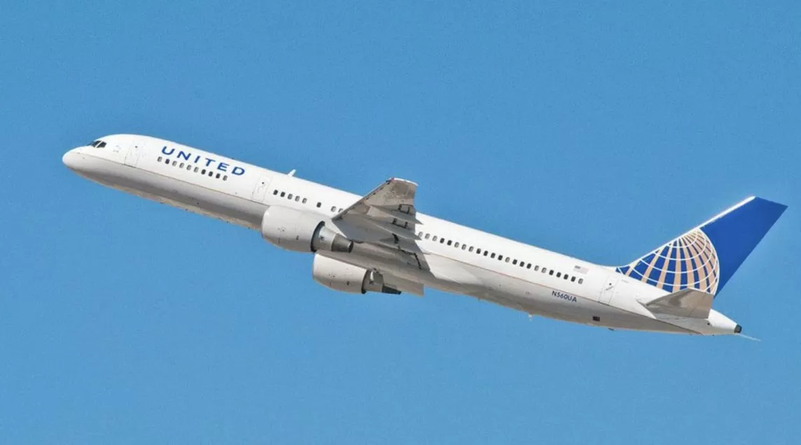 Máy bay Boeing chở 181 hành khách hạ cánh khẩn cấp do rơi bánh đáp khi vừa cất cánh