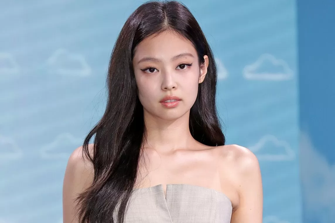 Nóng: Jennie (BlackPink) xin lỗi và thừa nhận hút thuốc lá điện tử